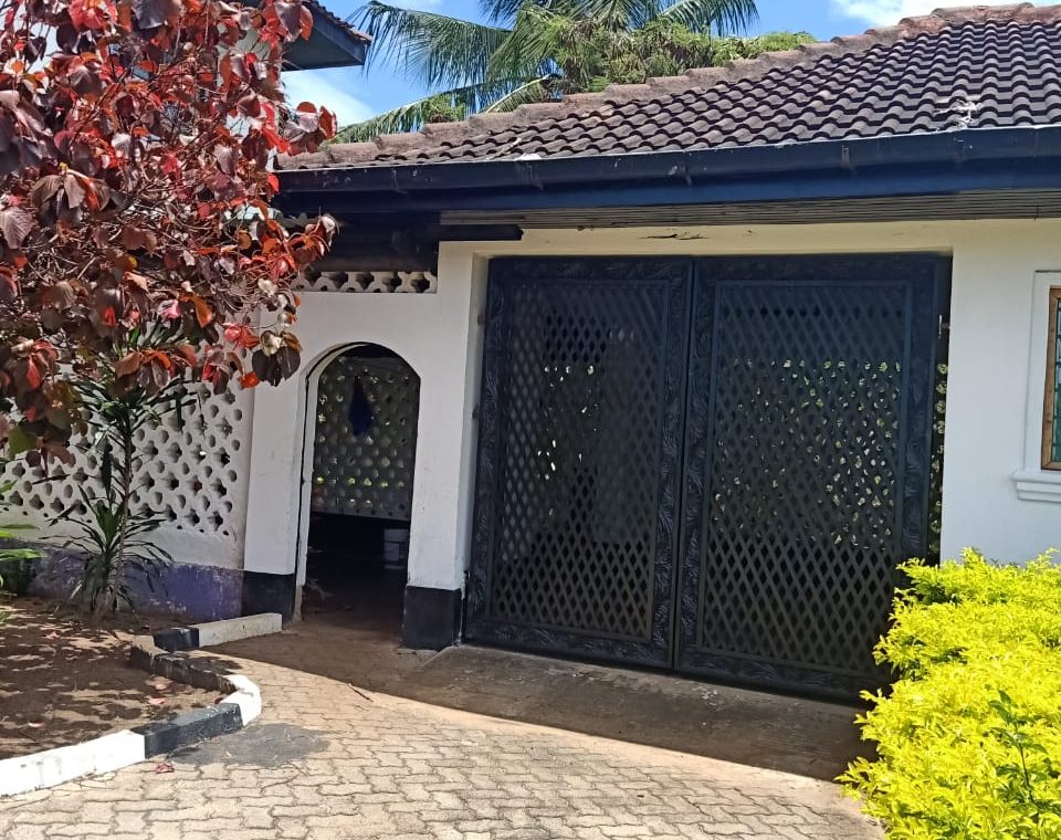 HOUSE FOR SALE IN KENYAN COAST, MOMBASA-NYALI