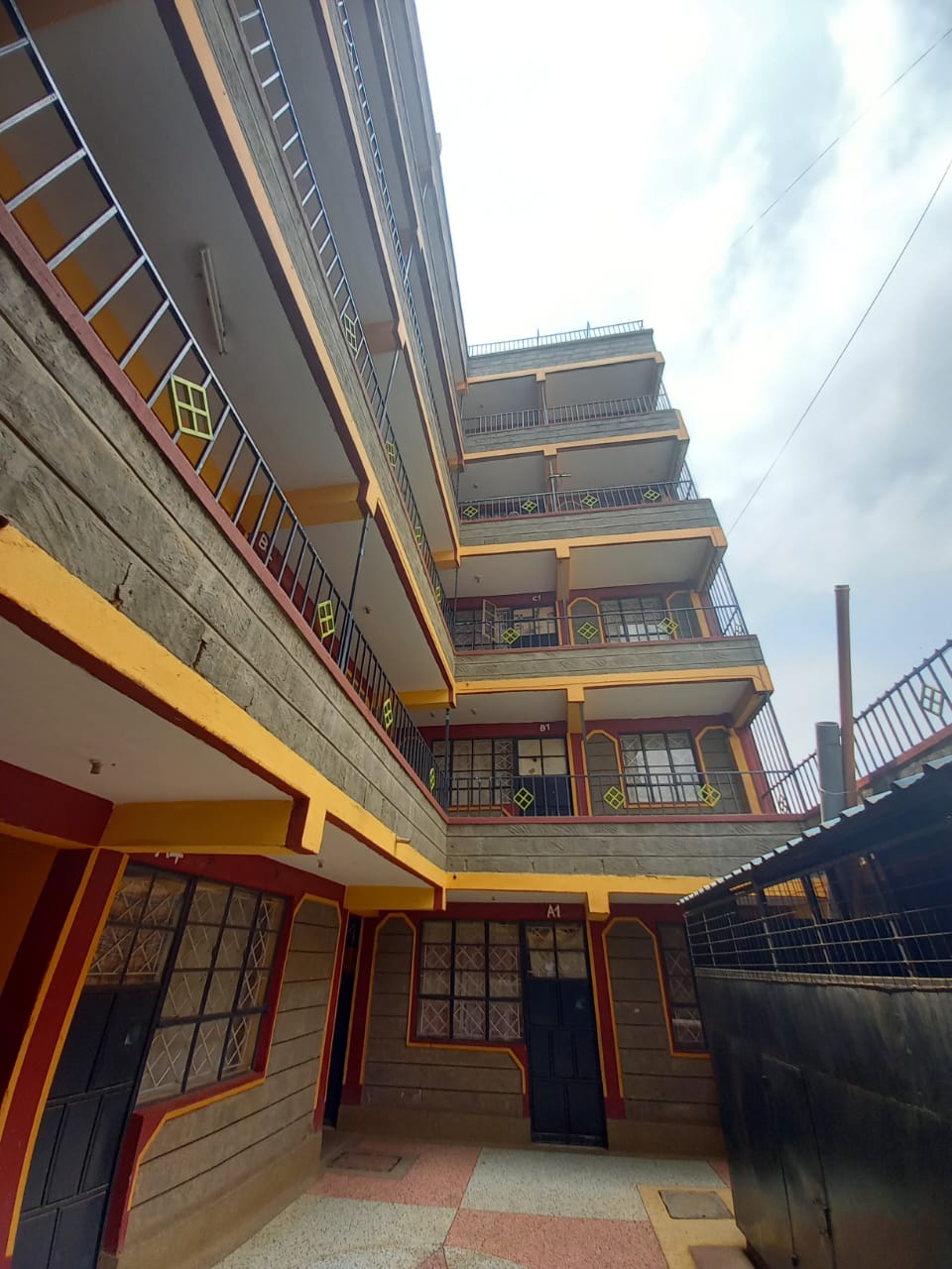 4 storey flat/plot/apartment in Githurai