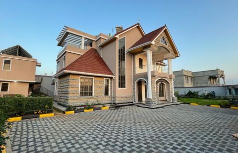 5-BEDROOM TOWNHOUSE WITH DSQ FOR SALE AT KAHAWA SUKARI